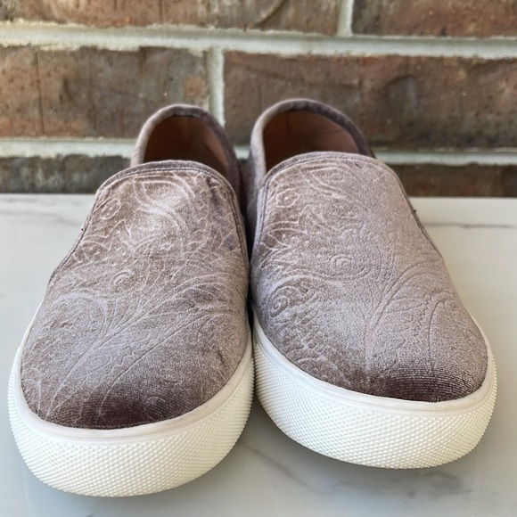 Steve Madden Velvet Pink Slip-On Shoe Size 8.5 - Picture 5 of 7